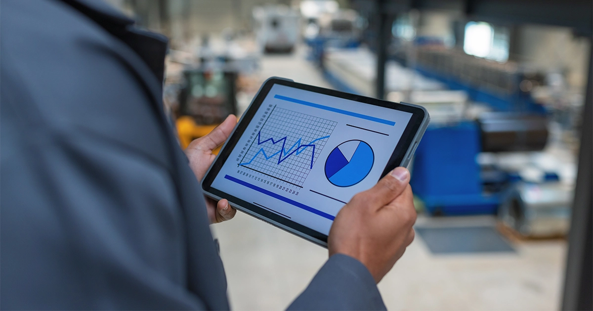 Tablet com análise de dados para avaliação de desempenho na indústria