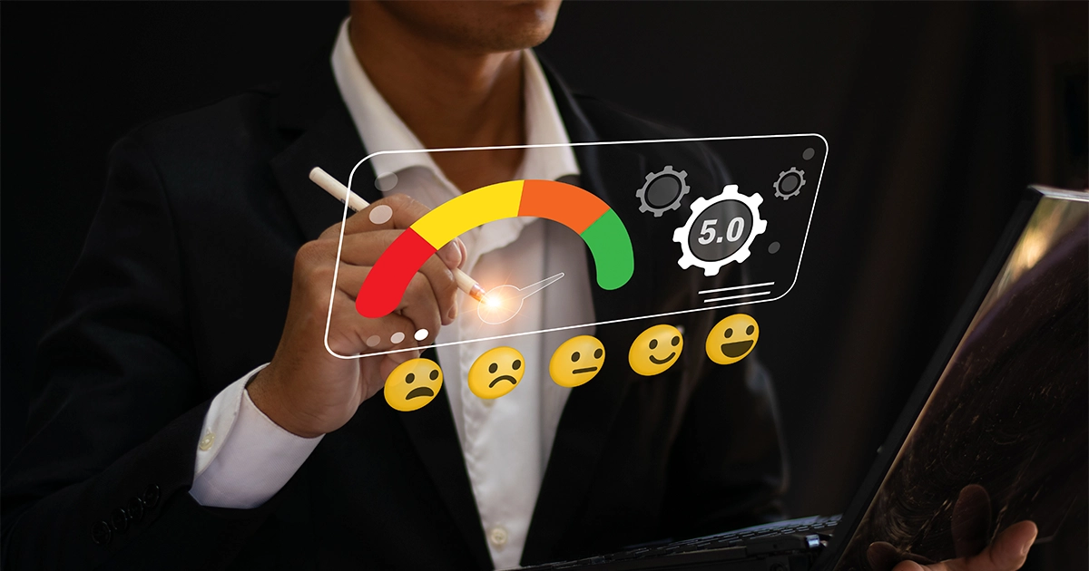Profissional interagindo com gráfico digital de avaliação de eficácia de treinamento.