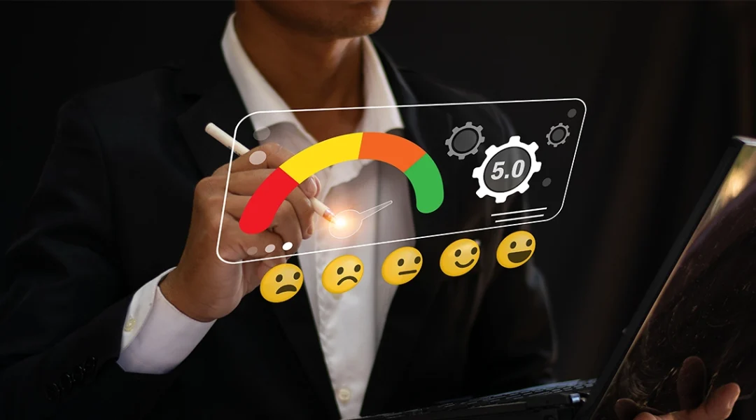 Profissional interagindo com gráfico digital de avaliação de eficácia de treinamento.